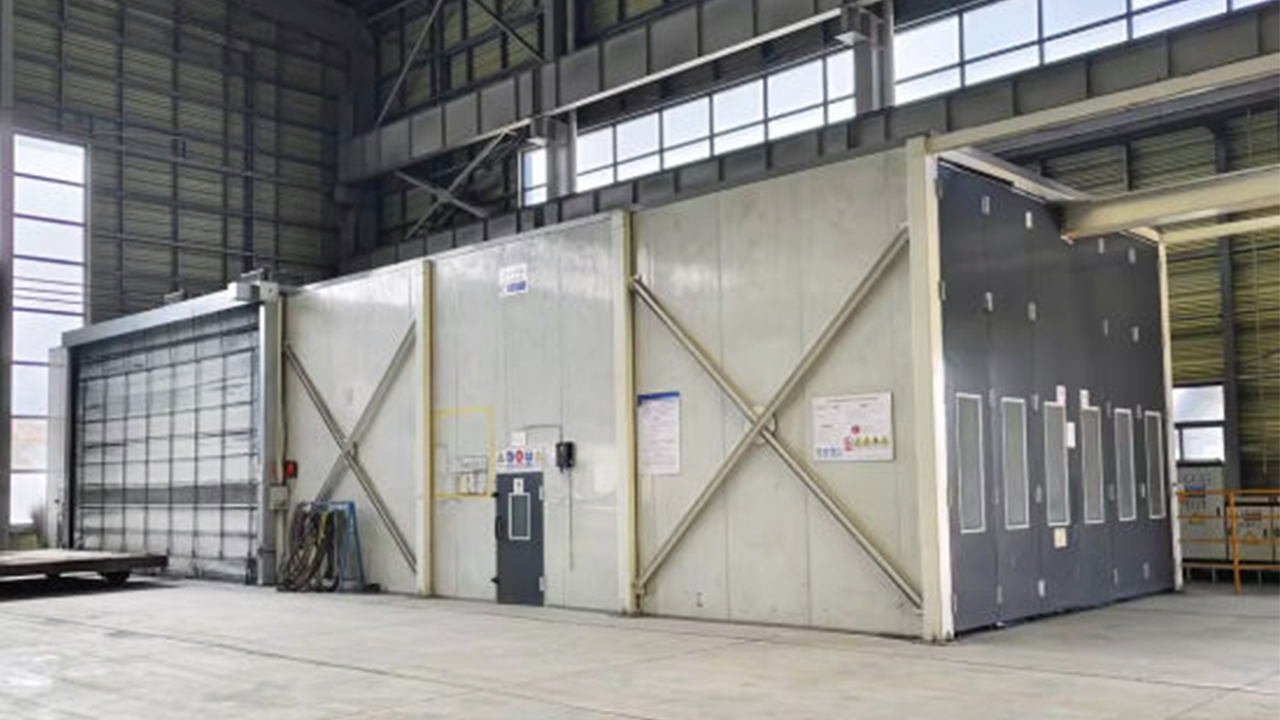 El taller de pulverización cerrado, el equipo de pulverización automatizado, puede secarse rápidamente, acortar el ciclo del proceso de pintura, el sistema de purificación de aire independiente y cumplir con los requisitos de gestión ambiental.